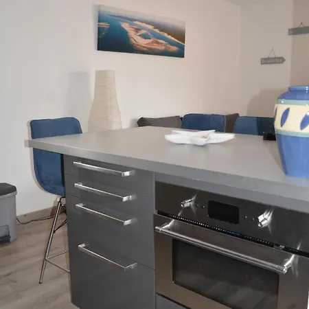 Agreable T2 En Centre Ville Parking Balcon Et Plages